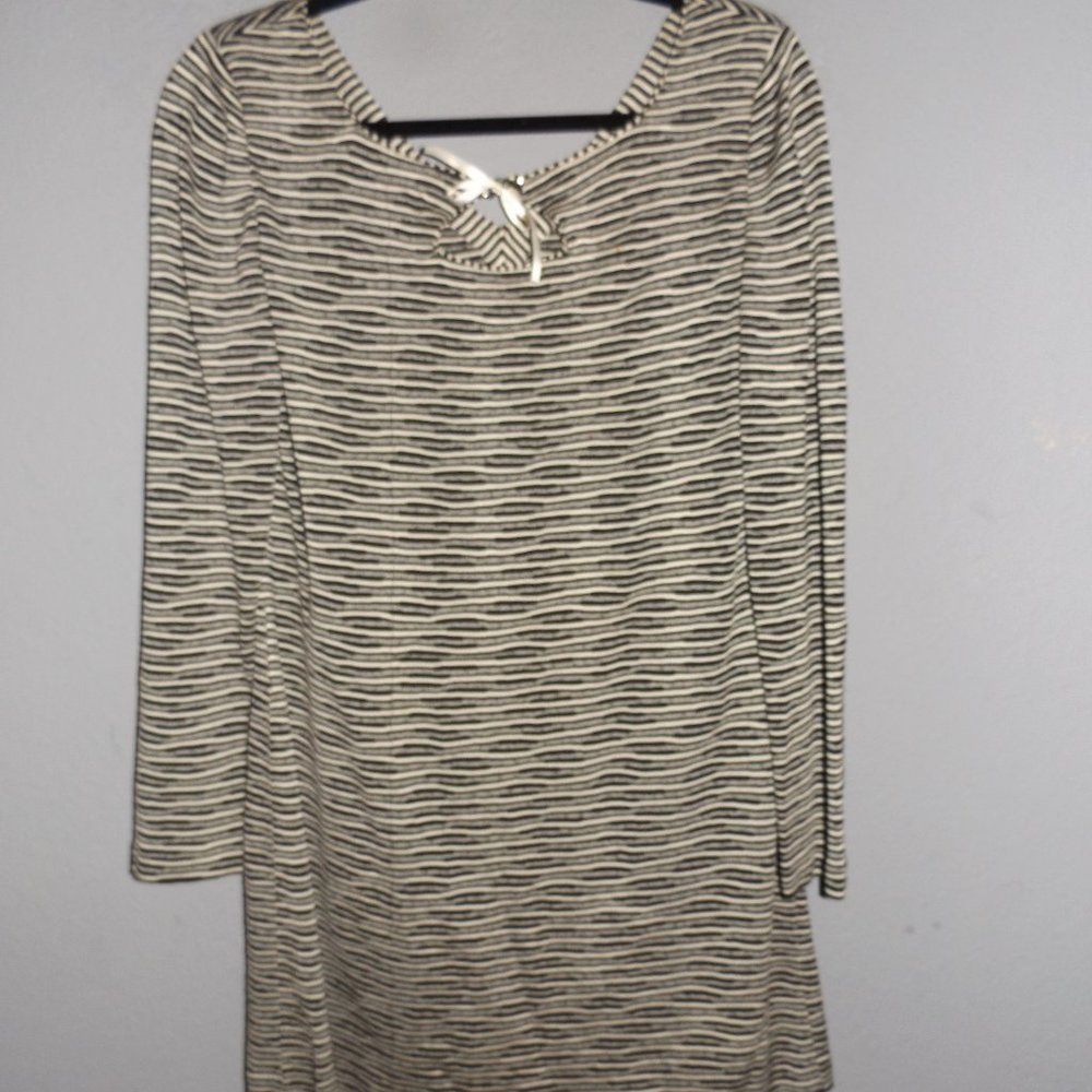 ST. JOHN COLLECTION BLACK WHITE MINI W/ SILVER TAB